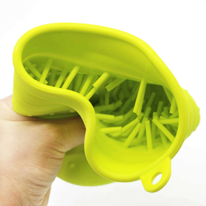 silicone dog paw cleaner cup vue intérieure montrant les picots pour nettoyer les pattes des animaux
